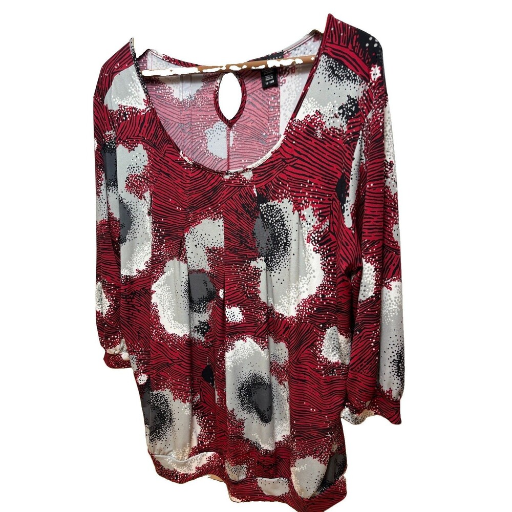 Apostrophe Woman’s Top Size 16-18W Red & White Pattern 3/4 Sleeve Loose Fit
